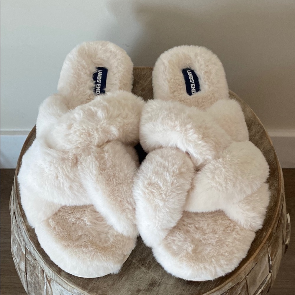 Lands' End Women's Cream Fluffy Slippers House Shies